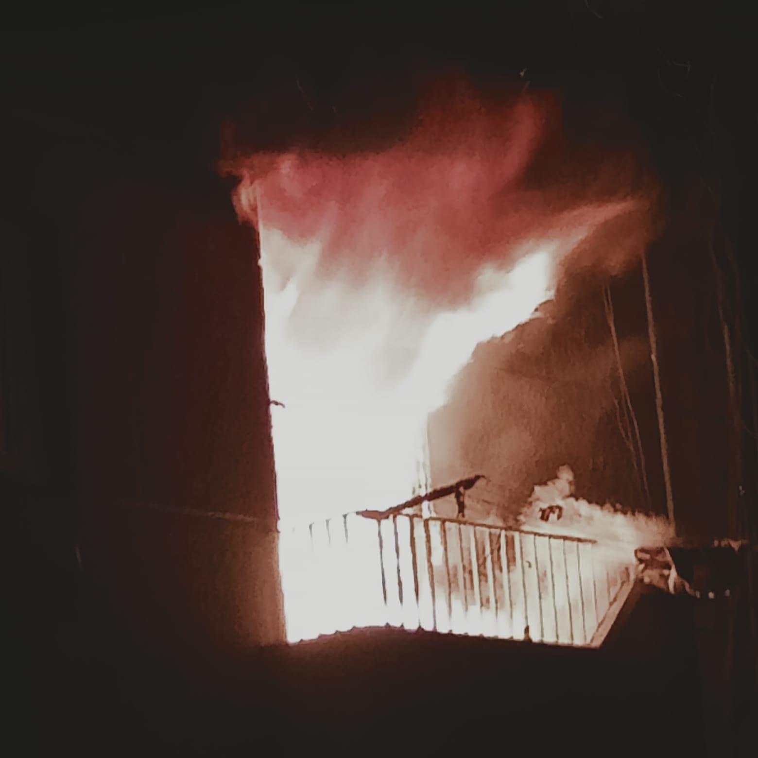 حريق شقة-أرشيفية                                  