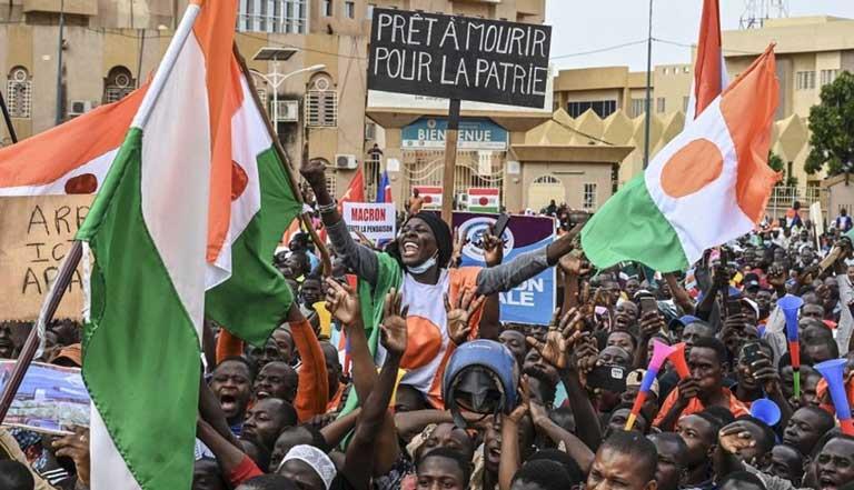 الآلاف يتظاهرون في النيجر