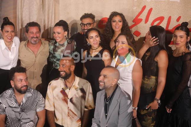 أحمد فهمي يحتفل بمسلسل سفاح الجيزة ويشاهد الحلقة الأولى مع نجوم الفن (17)