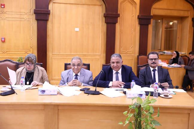 مجلس جامعة الأزهر يهنئ مفتي الجمهورية بالتجديد لمدة عام (1)