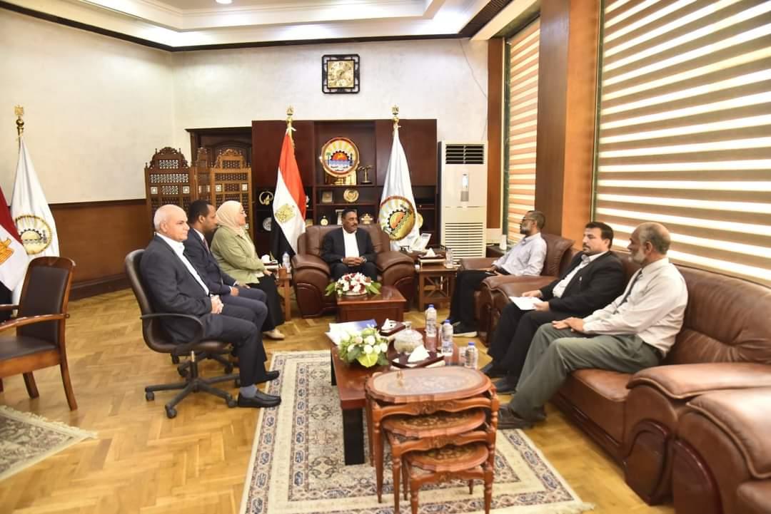 اللواء خالد شعيب خلال الاجتماع