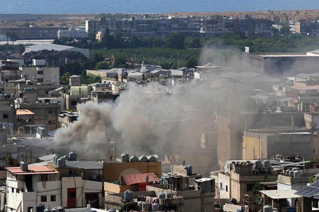 مقتل 5 أشخاص في اشتباكات مخيم عين الحلوة بلبنان