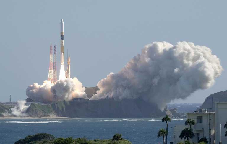الصاروخ الياباني لحظة الإطلاق.. صورة من رويترز