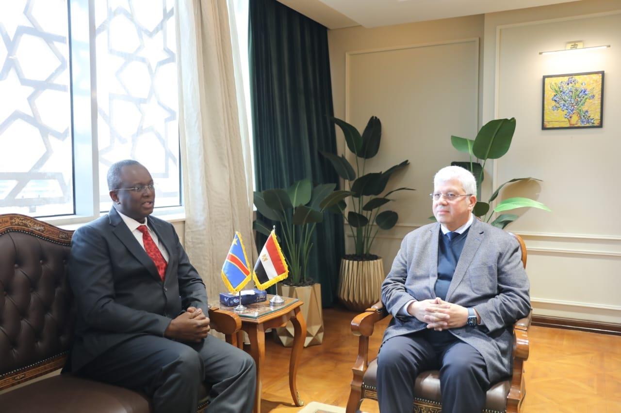 وزير التعليم العالي مع سفير الكونغو