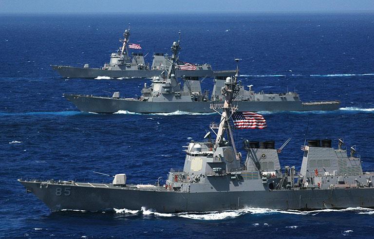 البحرية الأمريكية تصادر مركب قرب سواحل الصومال   أ