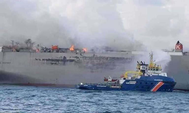 استهداف سفينة أمريكية قرب اليمن ورفض الإفصاح عن ال