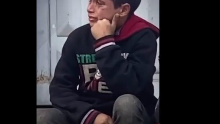 طفل فلسطيني يبكي بسبب عدم حصوله على الطعام