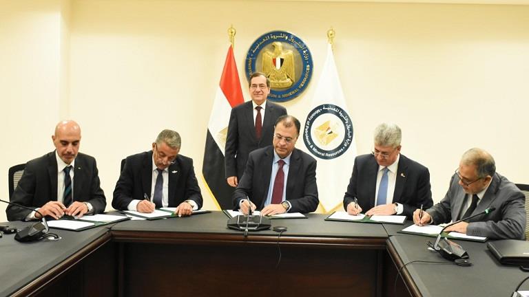 خلال توقيع الاتفاقية بين 4 شركات لإمداد مشروع أسمد