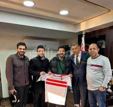 أول صورة لعبد الله السعيد مع تيشرت الزمالك