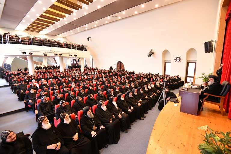 البابا تواضروس يلتقي رهبان الأديرة القبطية