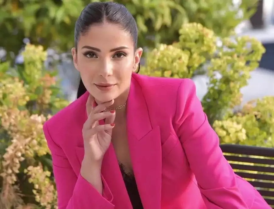 منى زكي تطلق مبادرة _لتطوير مواهب المخرجات ولإنتاج أفلام قصيرة في البحرين