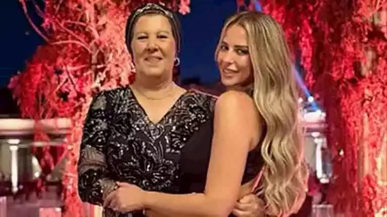 “قمر شبهك.. ريم مصطفى تشارك جمهورها بصورة مع والدتها