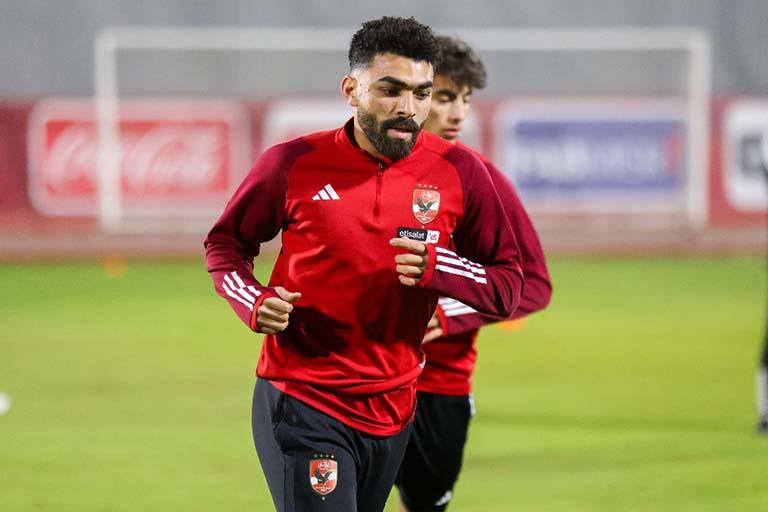 خالد عبد الفتاح لاعب نادي الأهلي