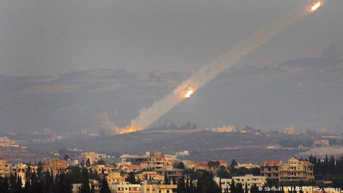 حزب الله يطلق رشقات صاروخية - أرشيفية