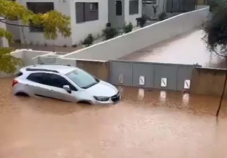 فيضانات قوية تضرب وسط إسرائيل