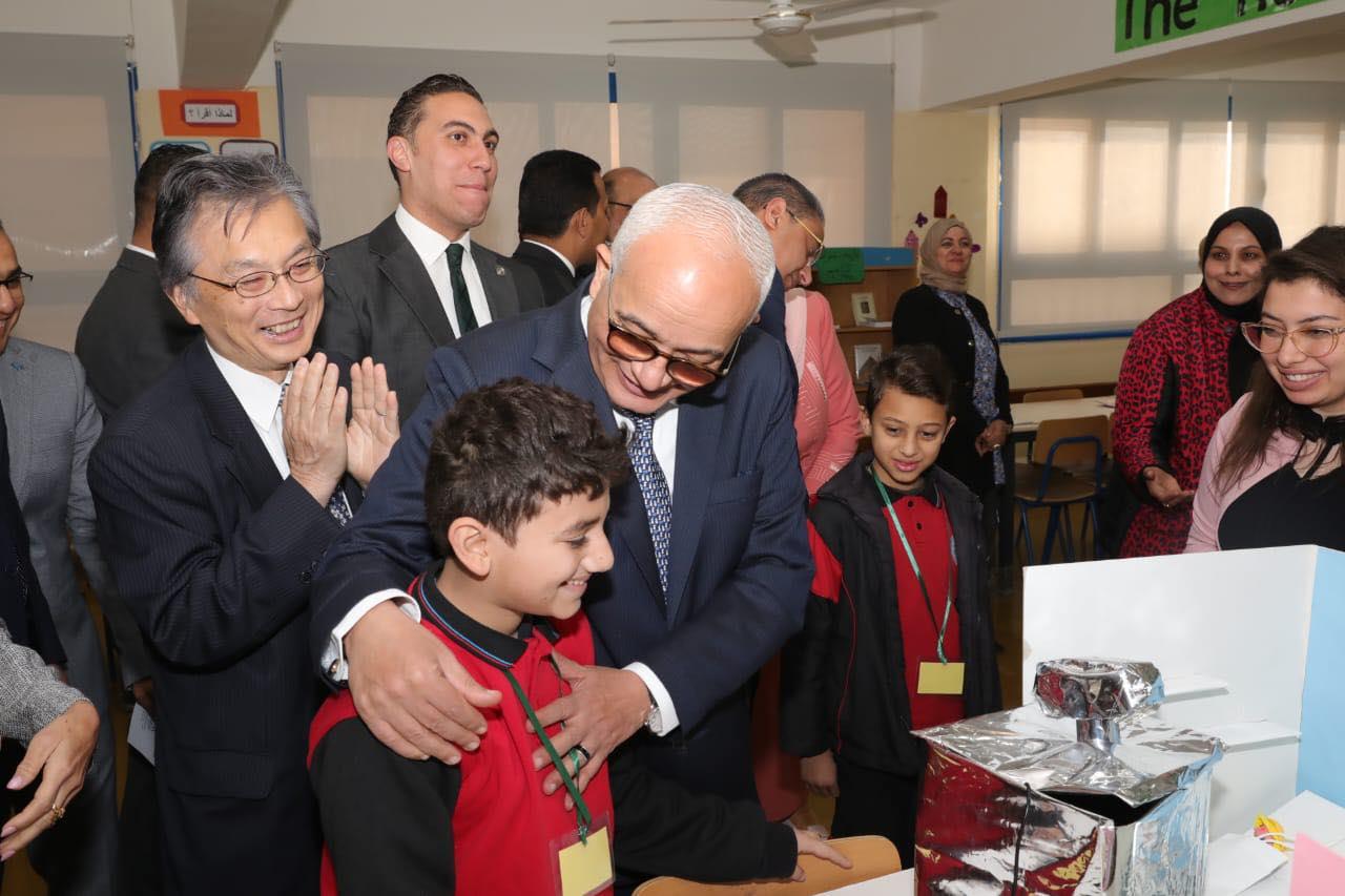 وزير التعليم وسفير اليابان في المدرسة المصرية اليا