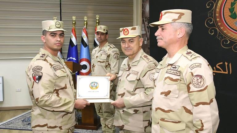 رئيس أركان حرب القوات المسلحة يكرم المتميزين من أبناء القوات المسلحة 