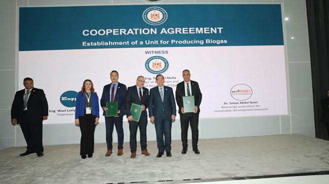 خلال توقيع اتفاقية تعاون لإنشاء وحدة لإنتاج الغاز 