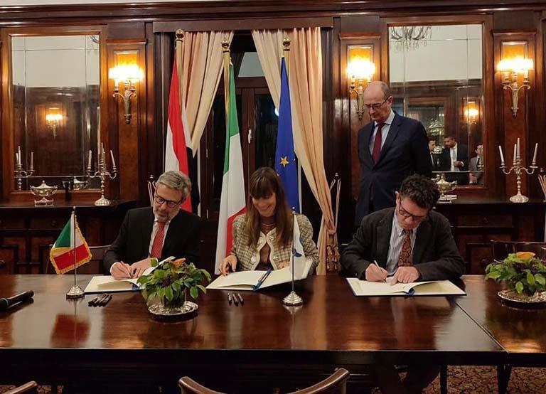 خلال حفل توقيع بروتوكول تعاون بين إيطاليا والبنك ا