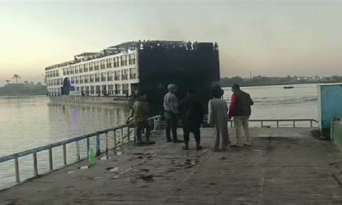 الباخرة الشاحطة في نيل المنيا