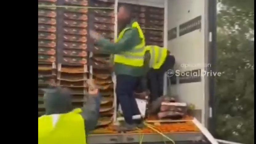 محتجون في إسبانيا يهاجمون شاحنات غذائية مغربية