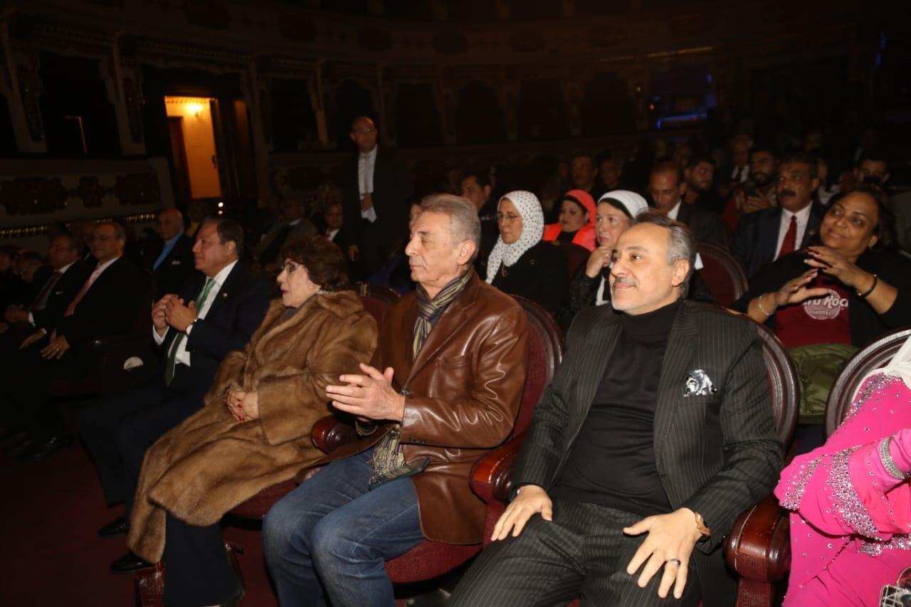 نجوم الفن يشاركون في تكريم الفنان محمود عزمي