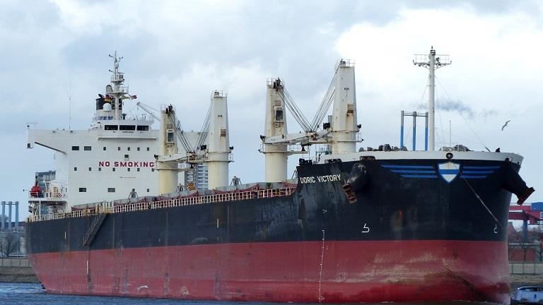 سفينة شحن الفوسفات بميناء سفاجا