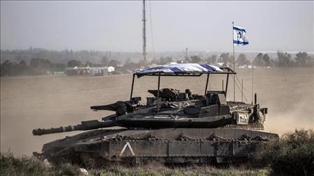 12 أسيرا قتلوا بنيران دبابة إسرائيلية   أرشيفية 