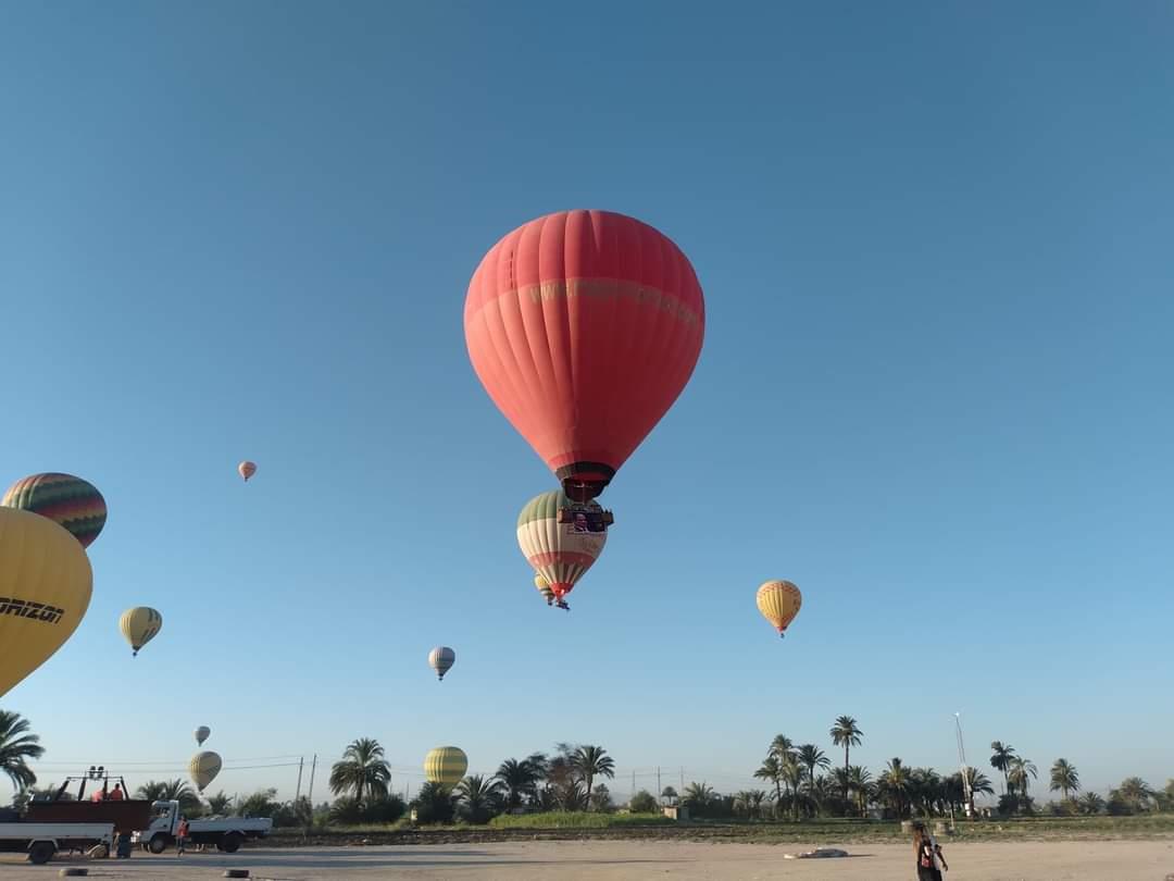 رحلة بالون طائر