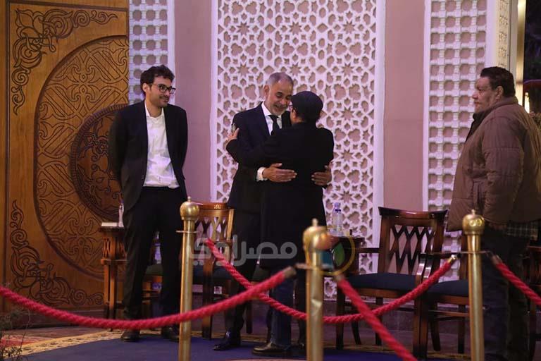 هنيدي في عزاء والدة الفنان محمود البزاوي