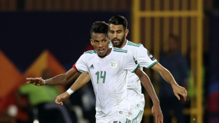 لاعبي الجزائر