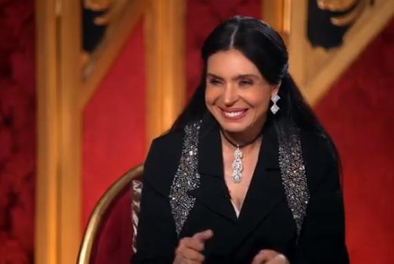 دينا عن شقيقتها المنتقبة بتقولي يارب تدخلي الجنة معايا