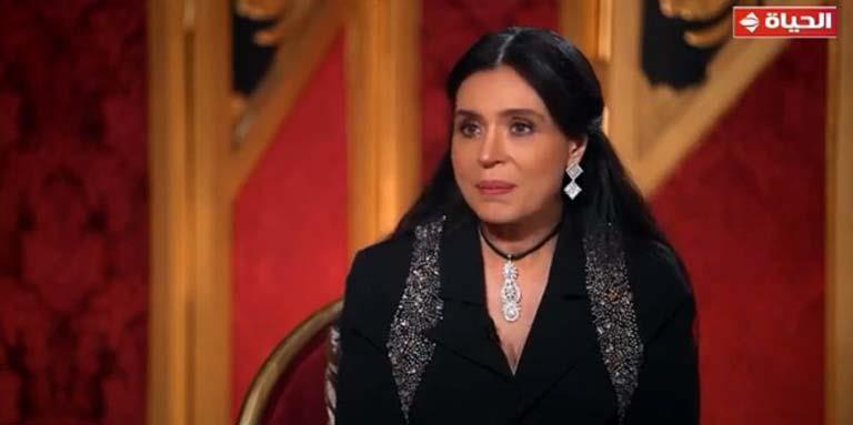 الراقصة دينا رقصت تاني يوم وفاة والدي وابني فخور بيا