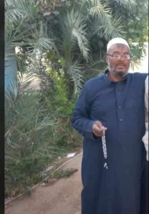 الشيخ المتوفي اثناء توزيع البلح على الصائمين