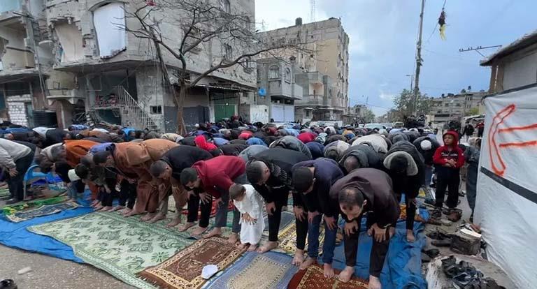 سكان غزة صلاة عيد الفطر