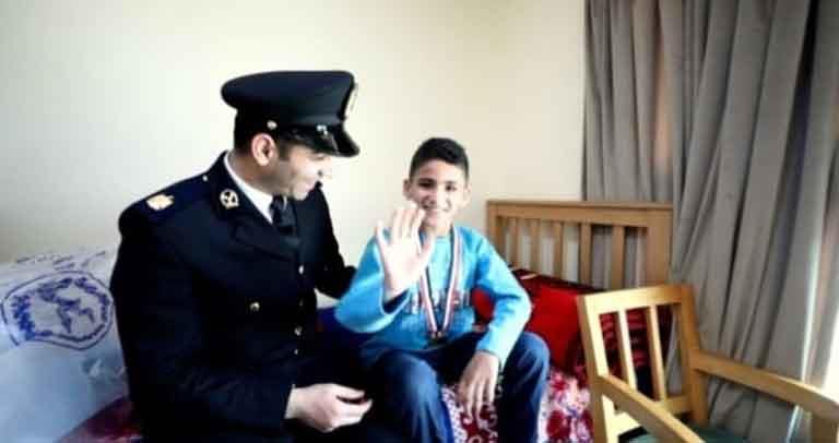 الداخلية توزع هدايا على المسنين والأيتام