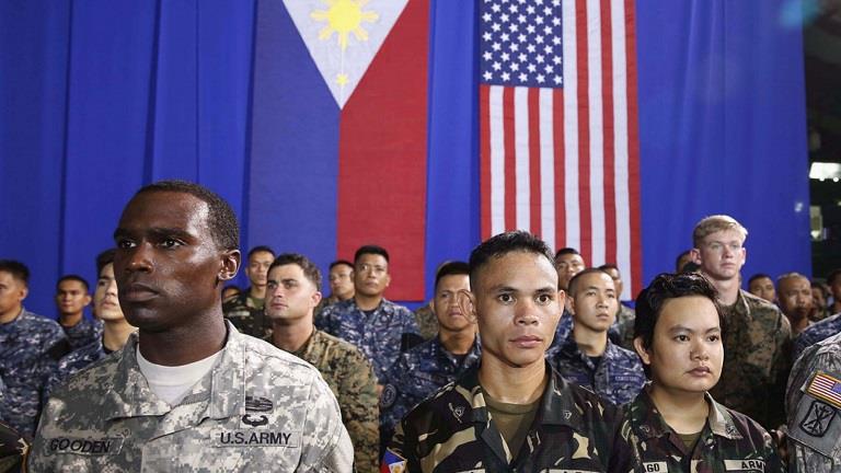 القوات الفلبينية والأمريكية