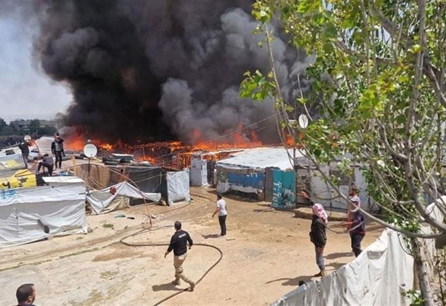 حريق داخل مخيم للاجئين السوريين