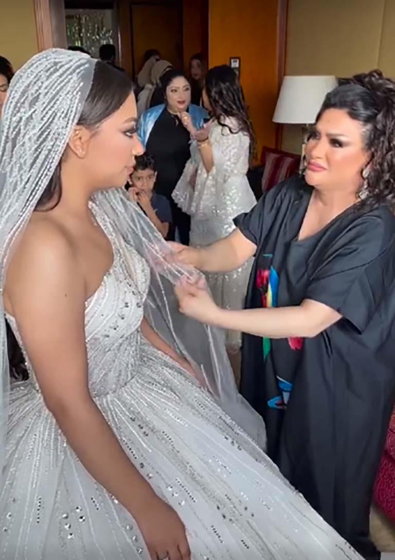 تأثر بدرية طلبة من حفل زفاف ابنتها سلمى