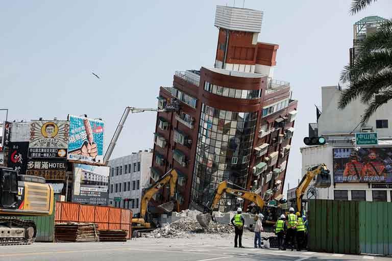 آثار الدمار في تايوان بعد الزلزال