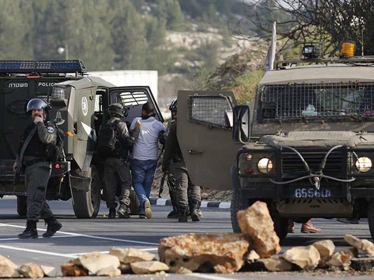 قوات الاحتلال الإسرائيلي تخلي مستوطنة بالضفة الغرب