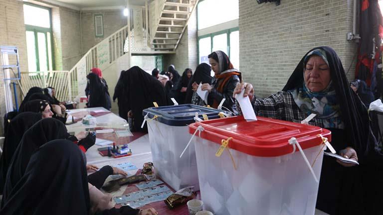 إيران.. المتشددون يفوزون بجولة الإعادة في الانتخاب