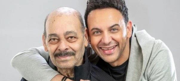 بعد خضوعه لجراحة.. أول ظهور لوالد مصطفى قمر