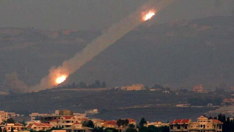 القناة 12 رصد نحو 10 عمليات إطلاق صواريخ من لبنان