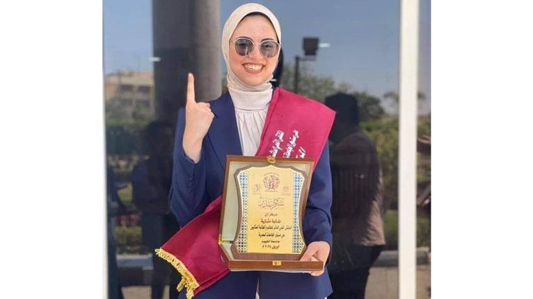 هالة محمود صوفي الطالبة بكلية الطب بجامعة الفيوم