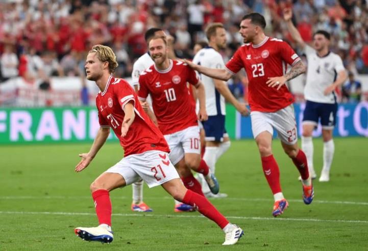 هدف تعادل الدنمارك أمام إنجلترا