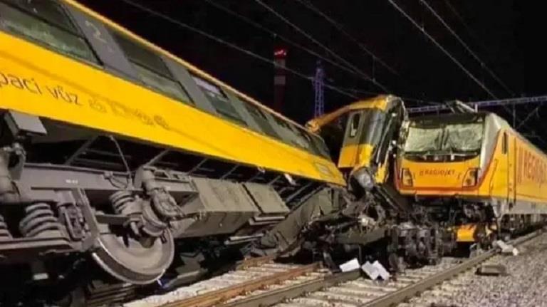 اصطدم قطار ركاب بقطار شحن في التشيك