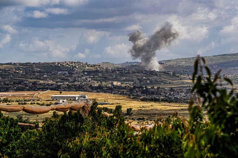 حريق كبير في موقعين للجيش اللبناني ويونيفيل قبالة 