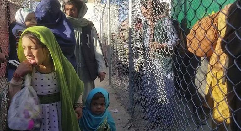 باكستان تمدد إقامة اللاجئين الأفغان المسجلين بشكل 