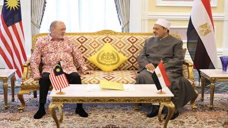 كوالالمبور ... ملك ماليزيا يوجه طلباً لأحمد الطيب الحساني شيخ الأزهر لأستفادة ماليزيا من خبرات الأزهر في مكافحة التطرف الإسلامي 